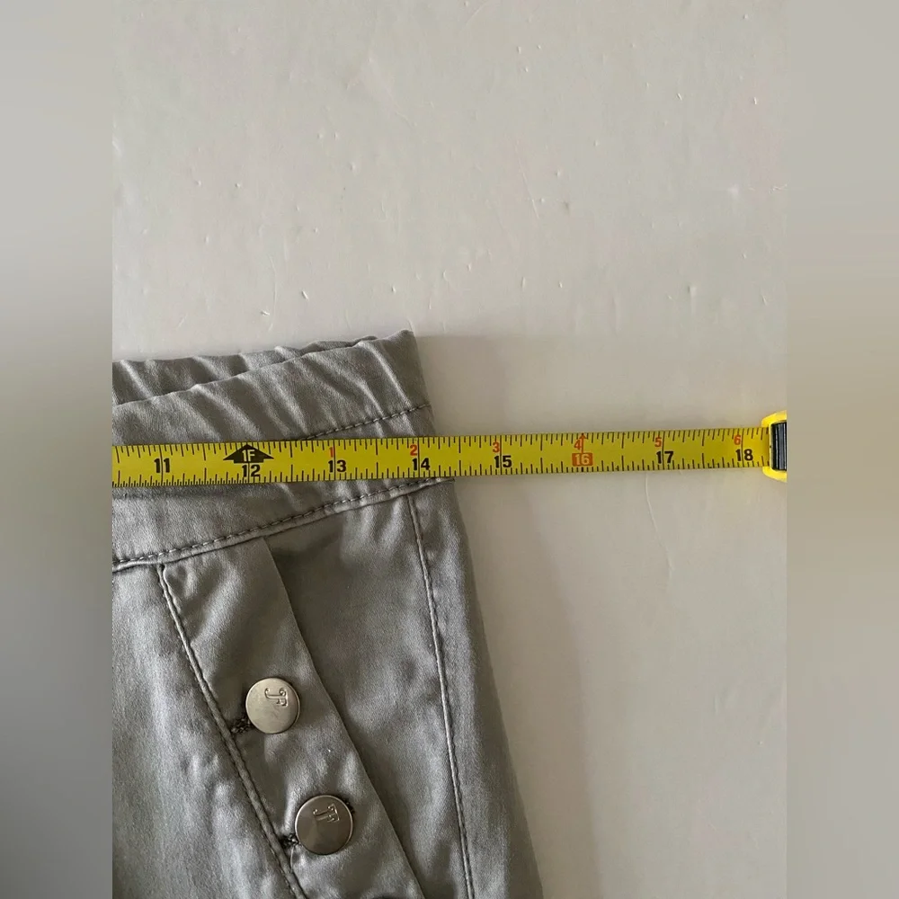 Bevy Flog Gray Pull On Skinny Pants Womens Size 27 Stretch Detail Button